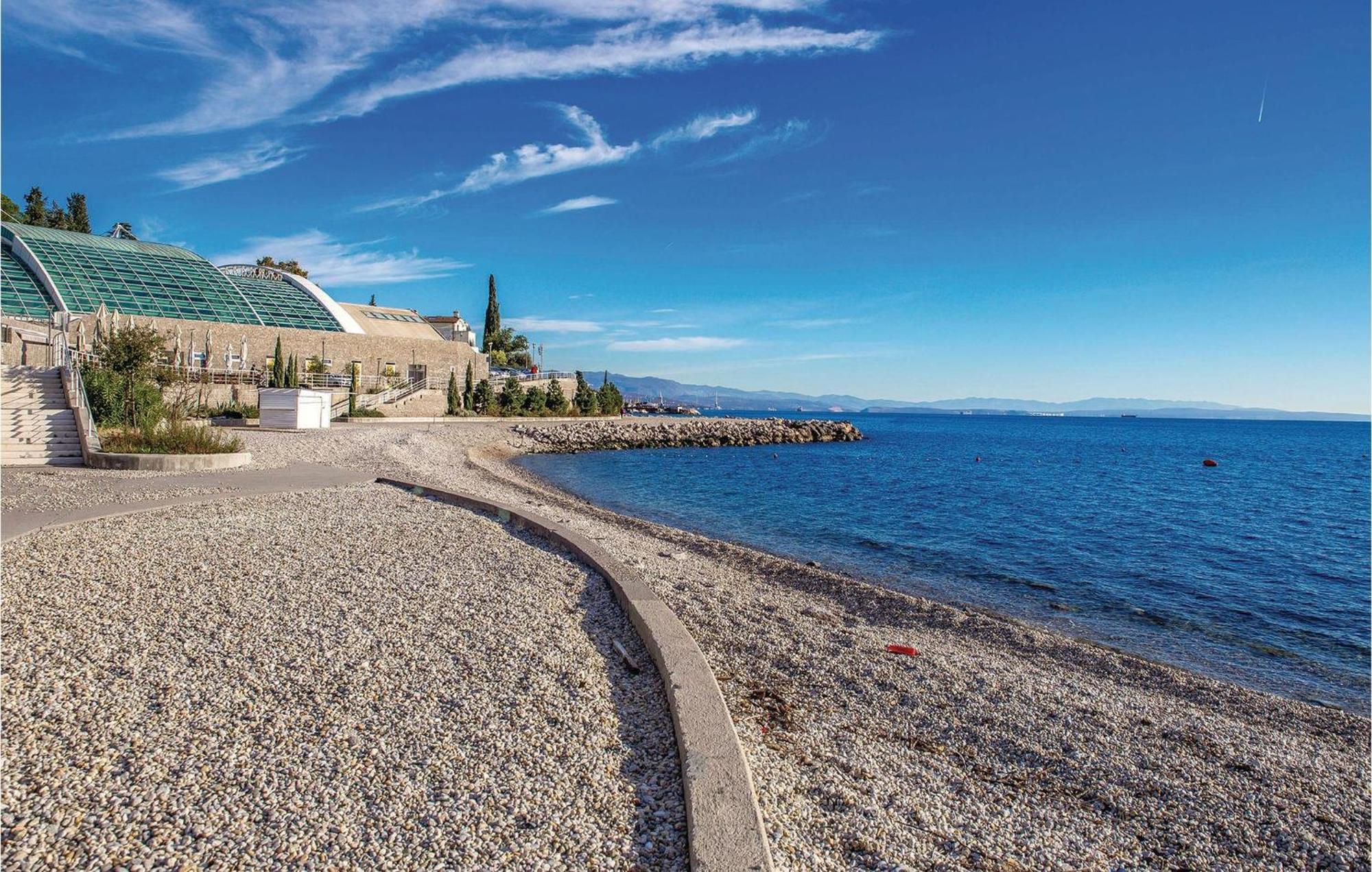 2 Bedroom Amazing Apartment In Rijeka Luaran gambar