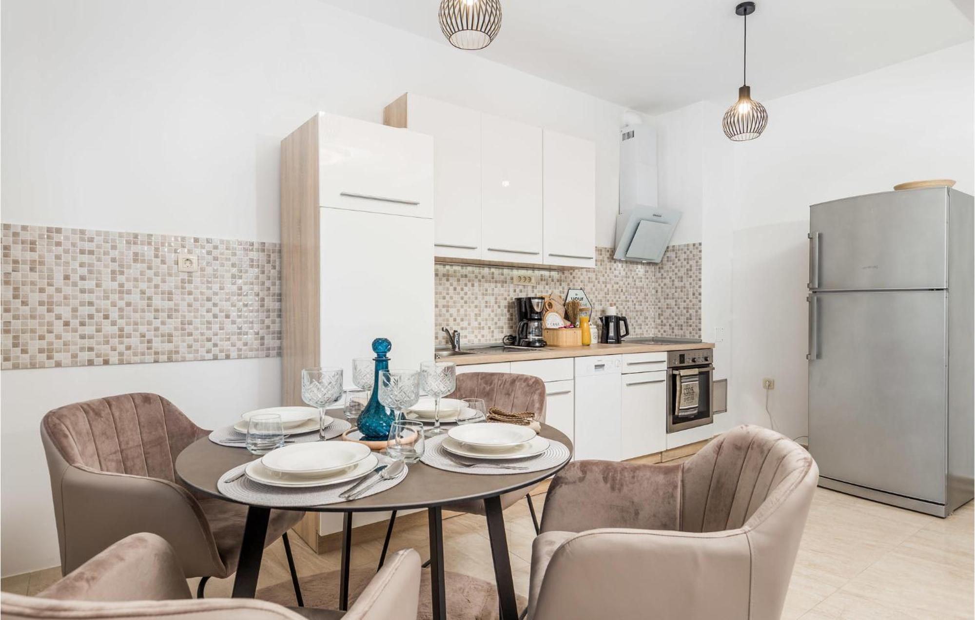 2 Bedroom Amazing Apartment In Rijeka Luaran gambar