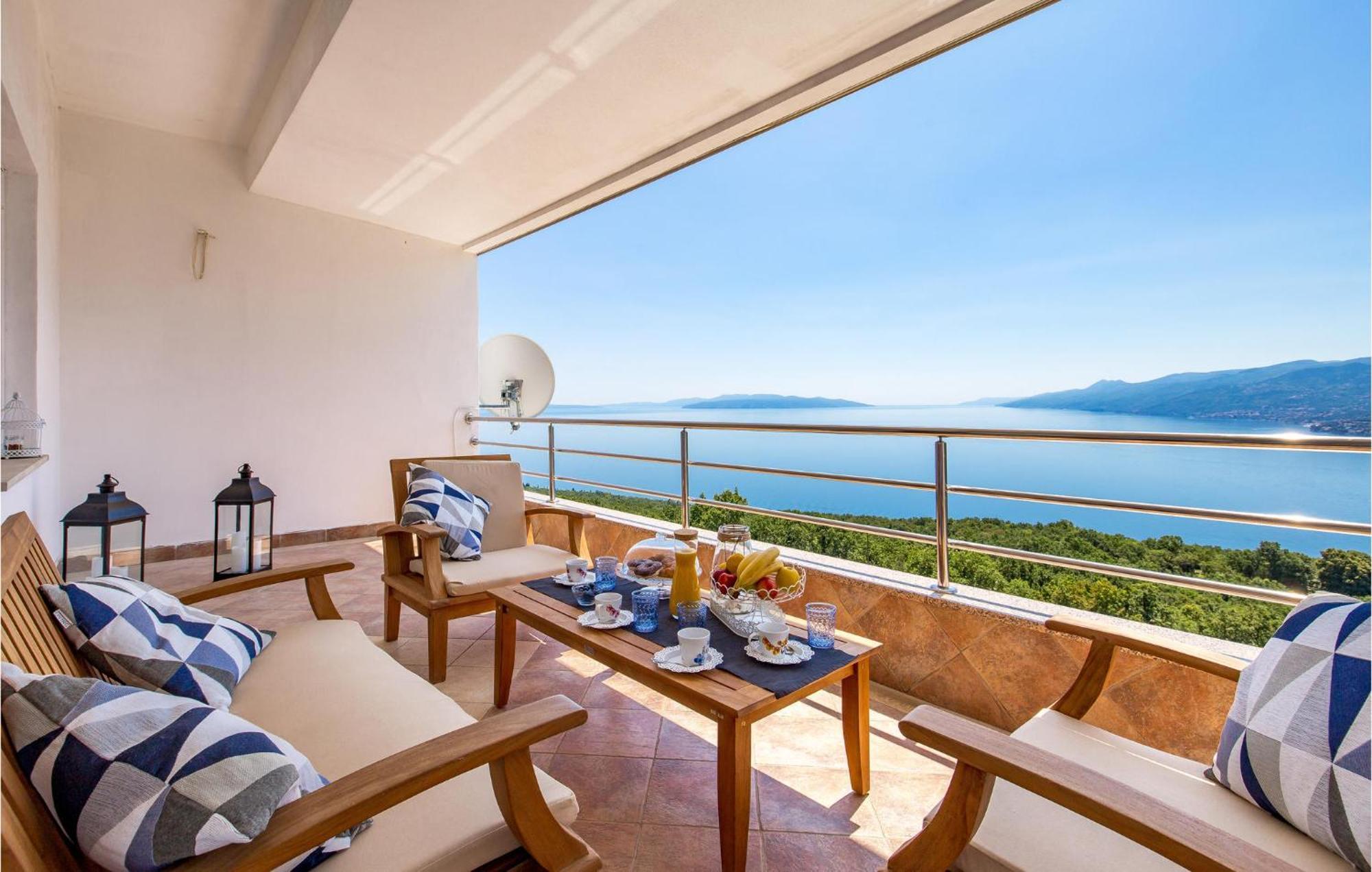 2 Bedroom Amazing Apartment In Rijeka Luaran gambar