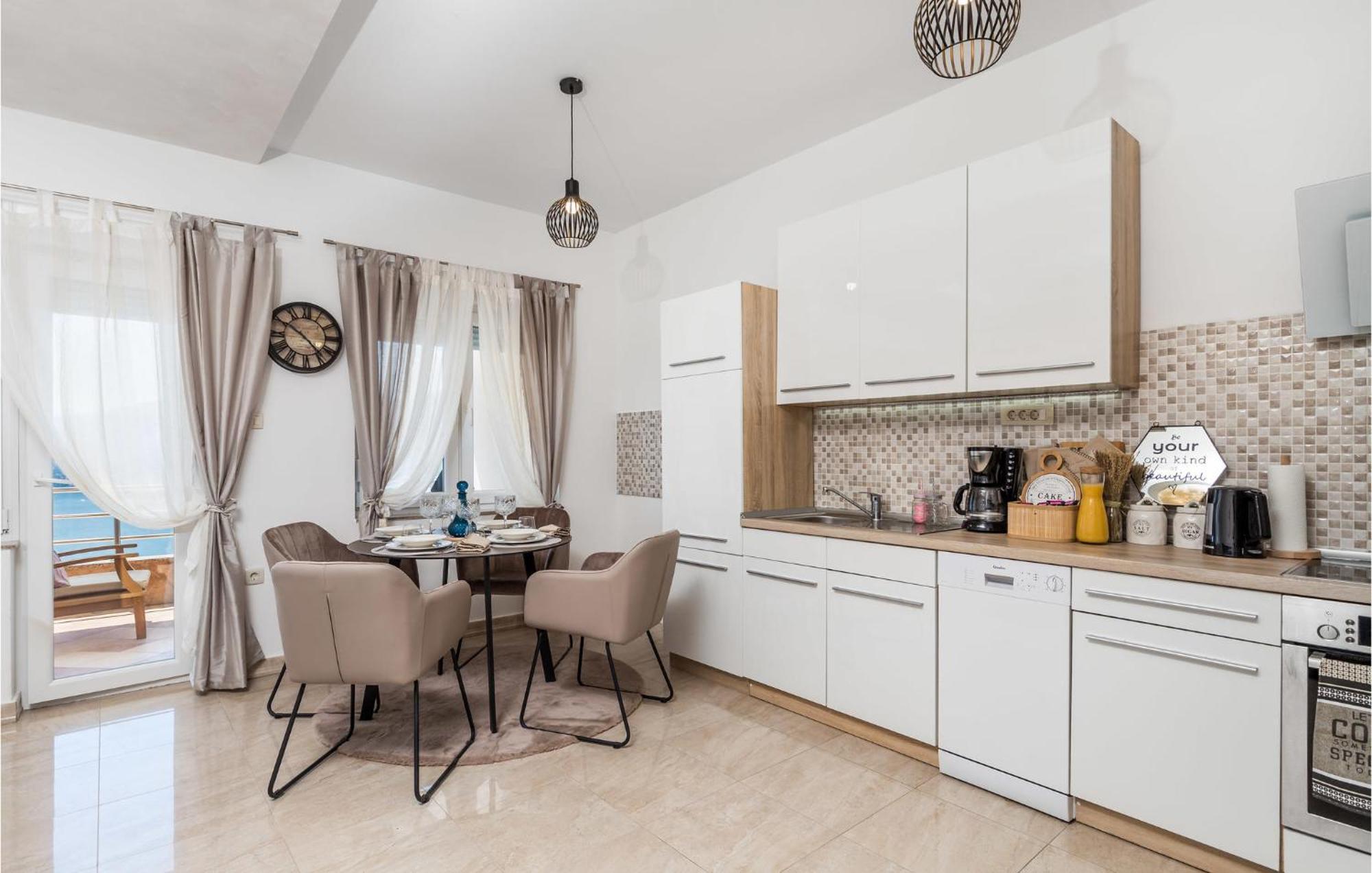 2 Bedroom Amazing Apartment In Rijeka Luaran gambar